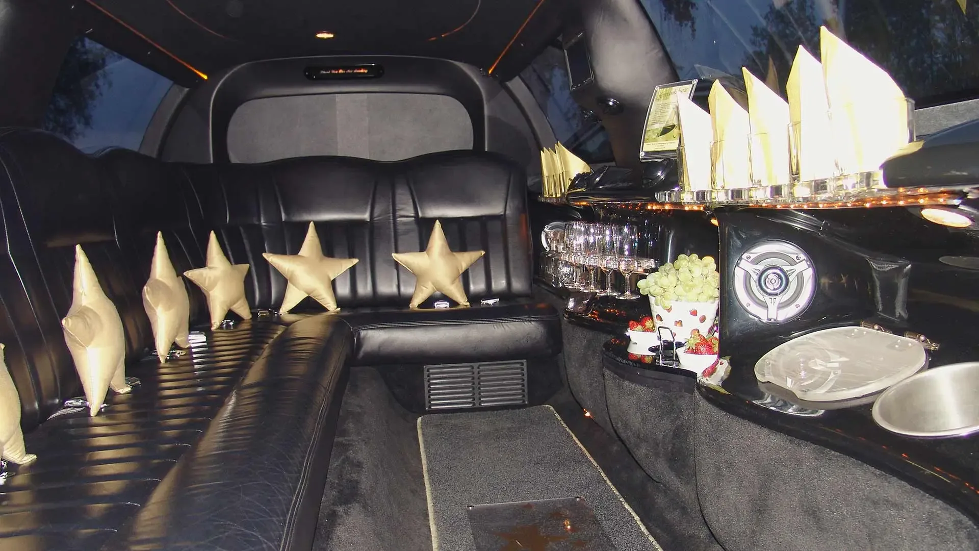 Pink Star Stretchlimousine - Seitenansicht links